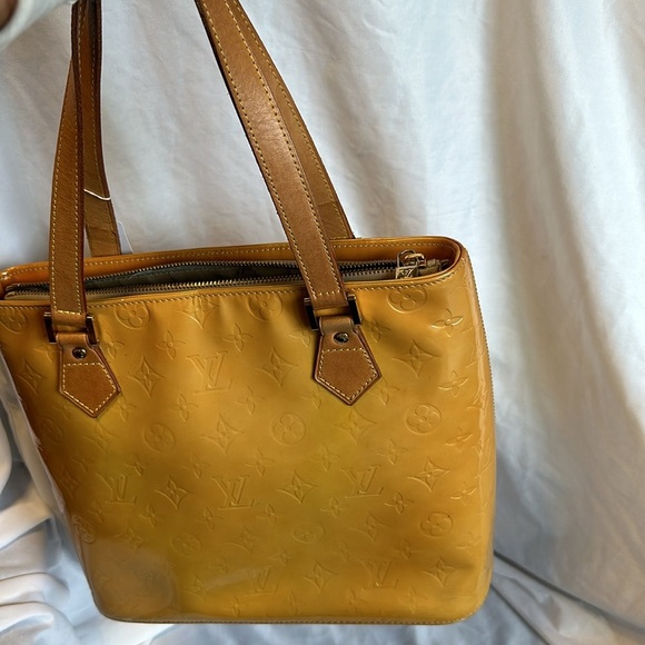 Louis Vuitton Vernis Purse: pre-loved. Beautiful bag. Date code LW0030 - Picture 4 of 14